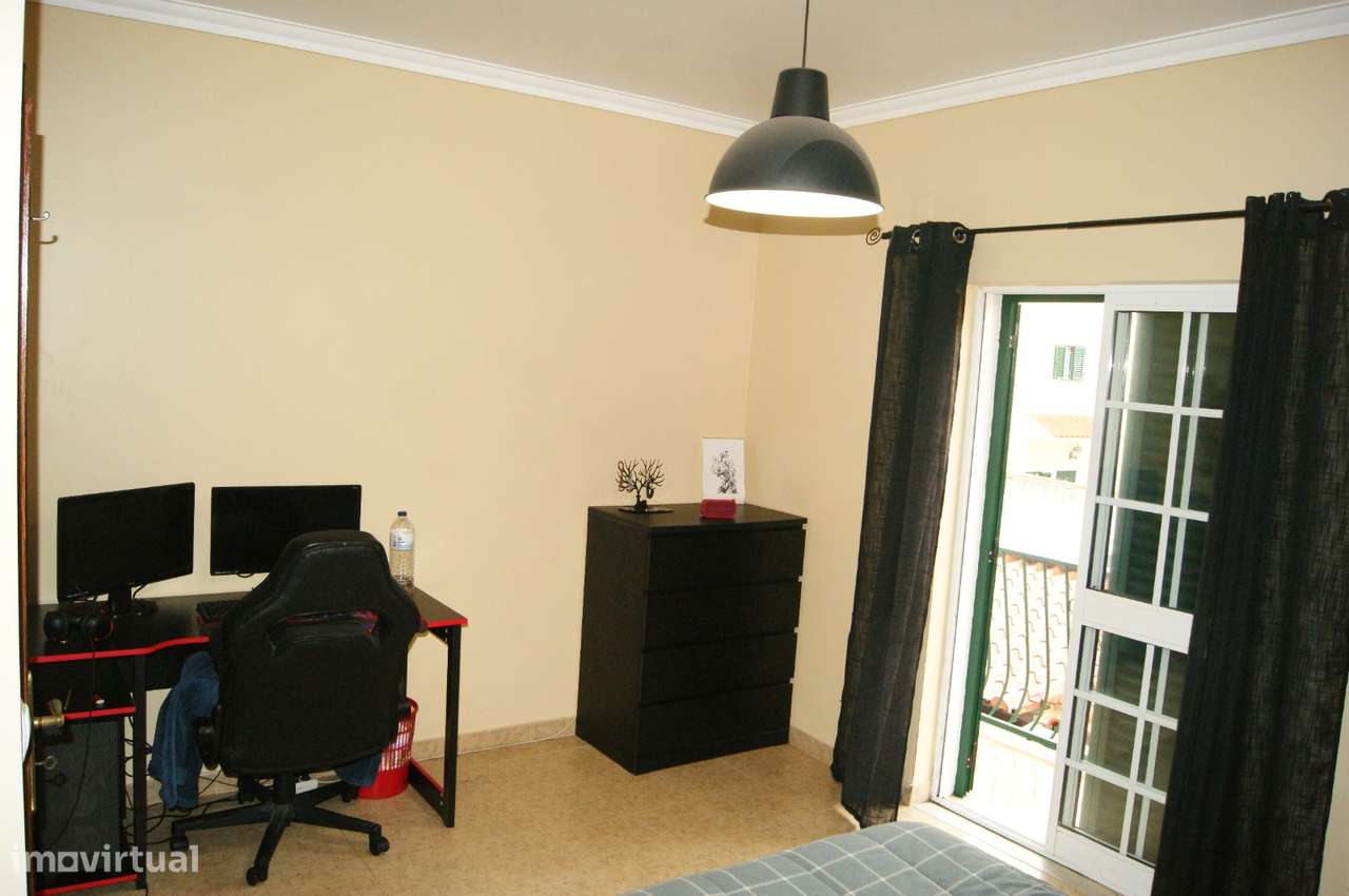 Moradia com 4 assoalhadas em ótimo estado.-12