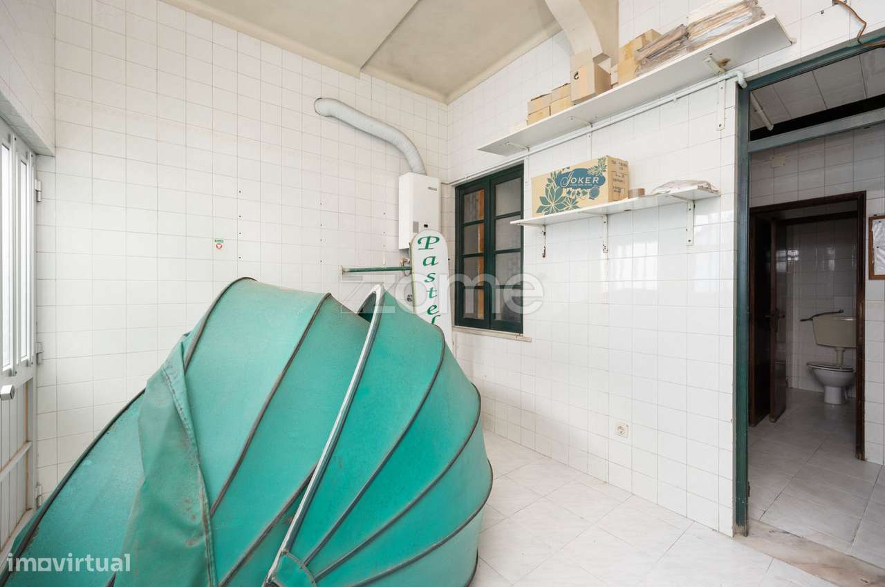 Loja perto da praia da Nazaré-28