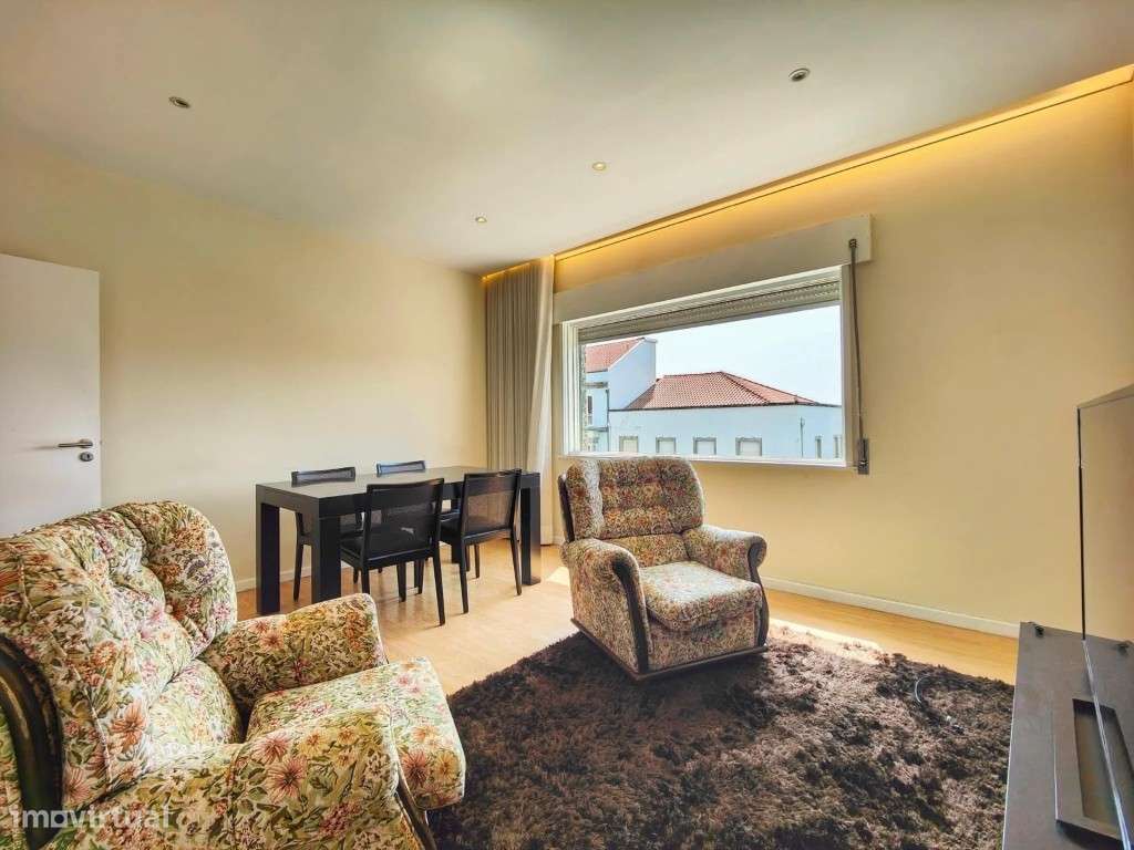 Apartamento T3 no Centro de Viana do Castelo para arrendar - Grande imagem: 1/12