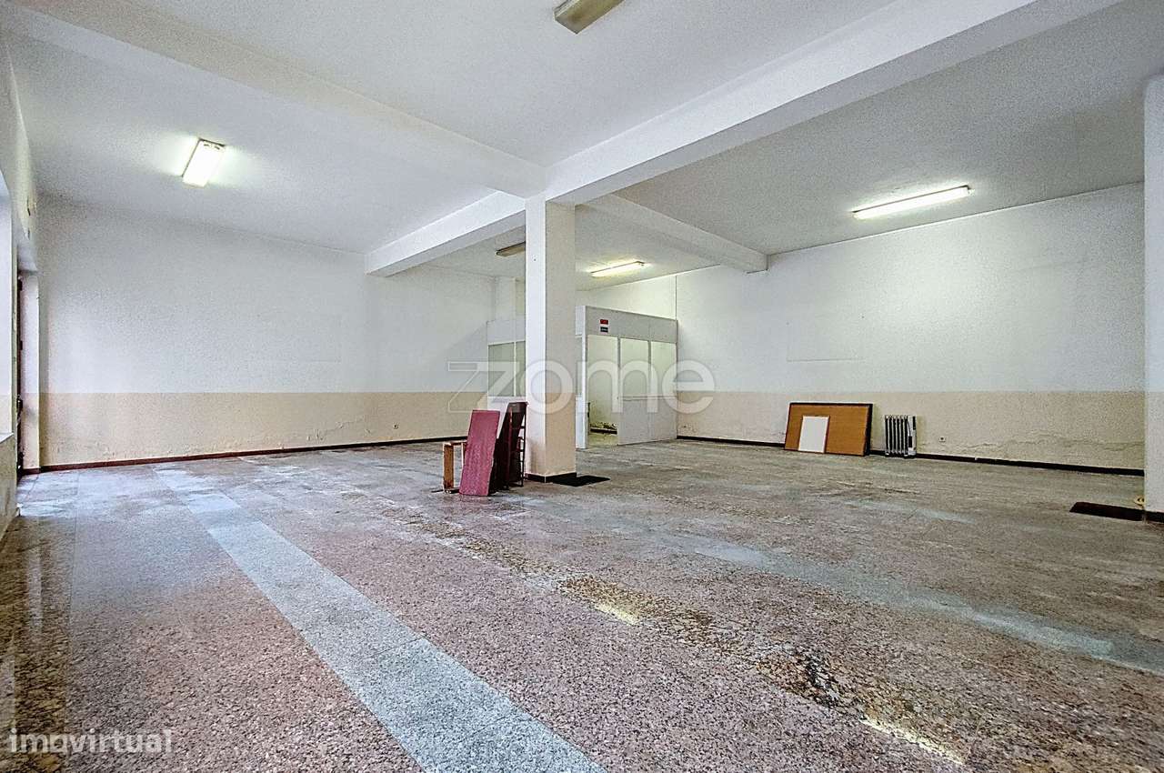 Loja no centro de São Bartolomeu de Messines com 216m2-23