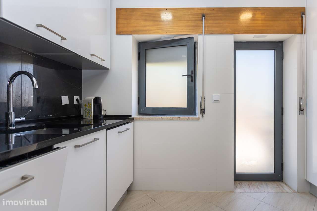 Apartamento T2 em Sesimbra num condomínio com piscina-14