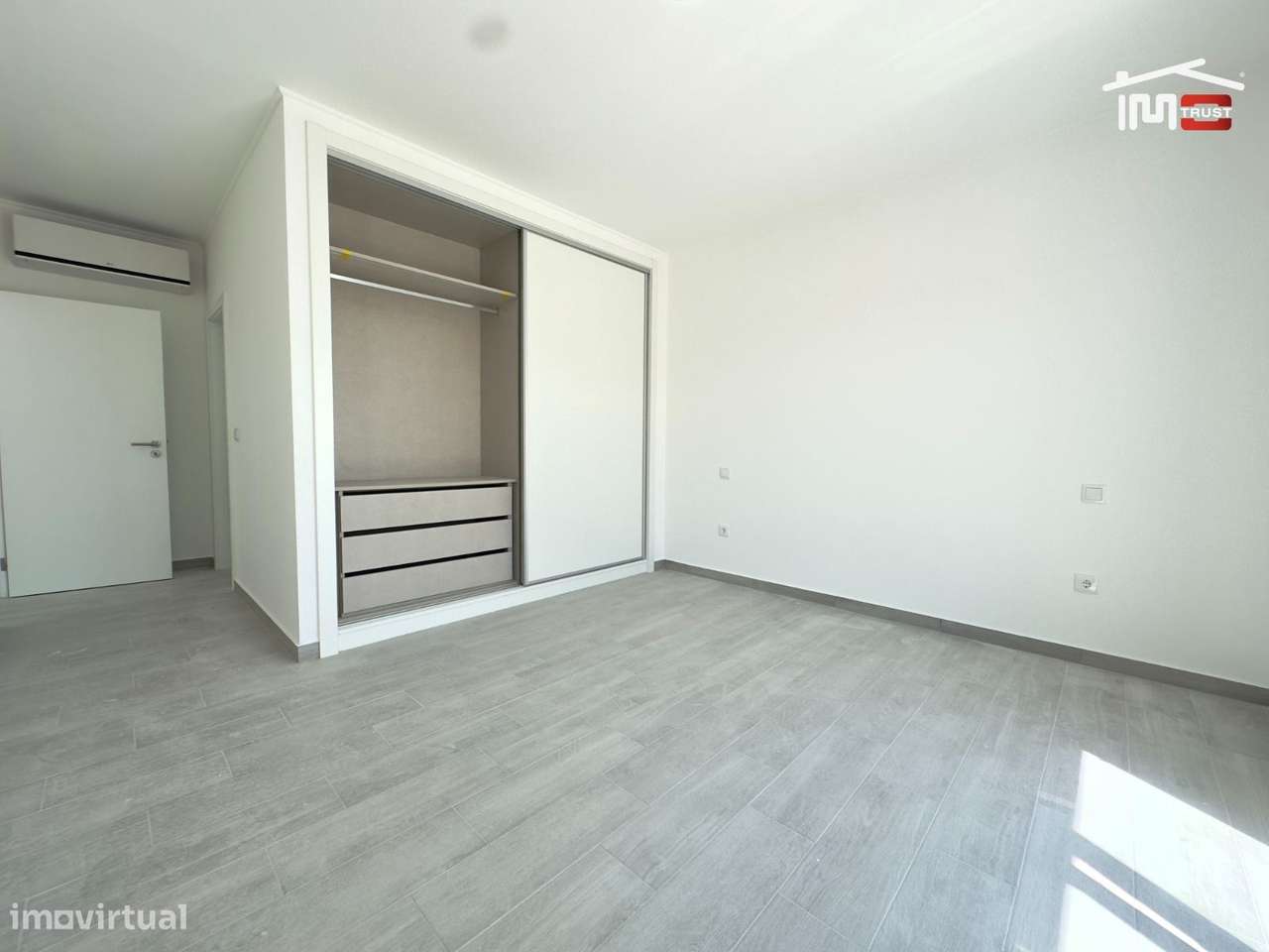 Incrível Moradia T4+1 - Com 601M2 de Terreno-26