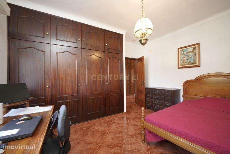 Espetacular Moradia em Setúbal com Jardim e Garagem-15