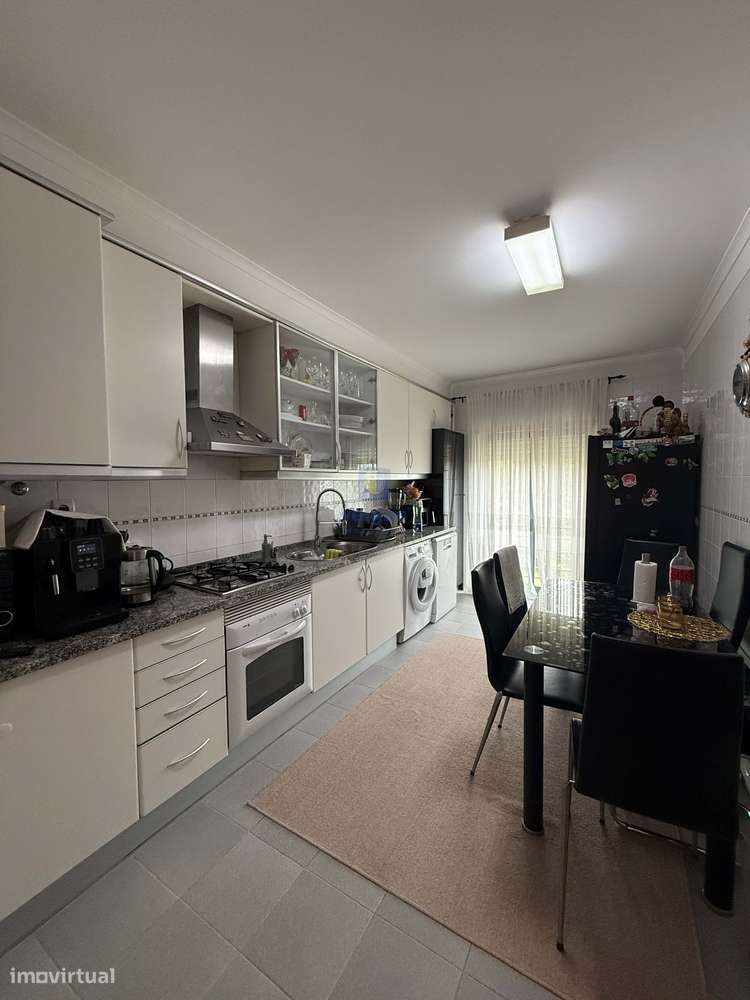 T3 como novo, 2 lugares de estacionamento, 2 arrecadações, prédio com - Grande imagem: 4/28