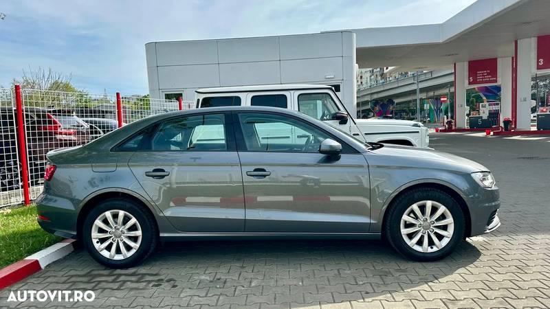 Audi A3 1.6 TDI (clean diesel) S tronic Ambiente - 2