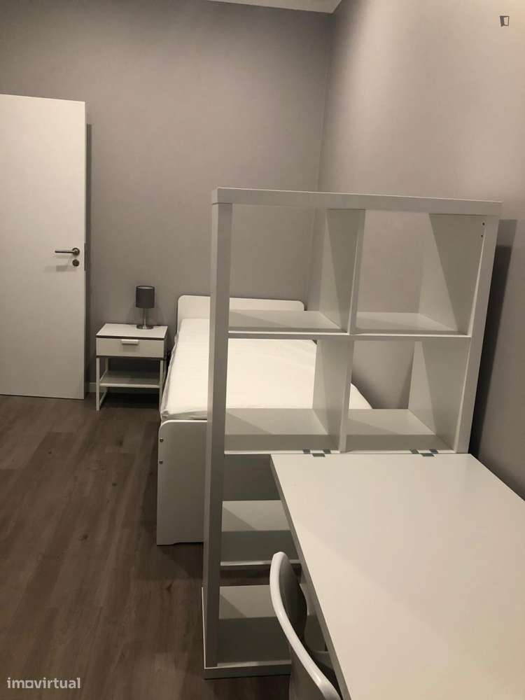 Quarto - localizado em São Sebastião Lisbon - Grande imagem: 5/10