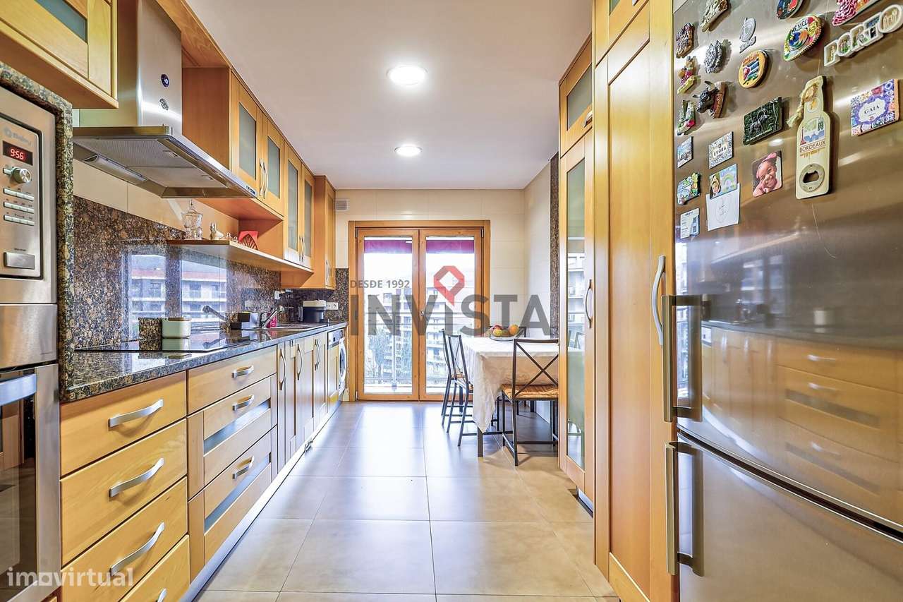 T3 com varanda e box dupla na Urbanização da Malvarosa-10