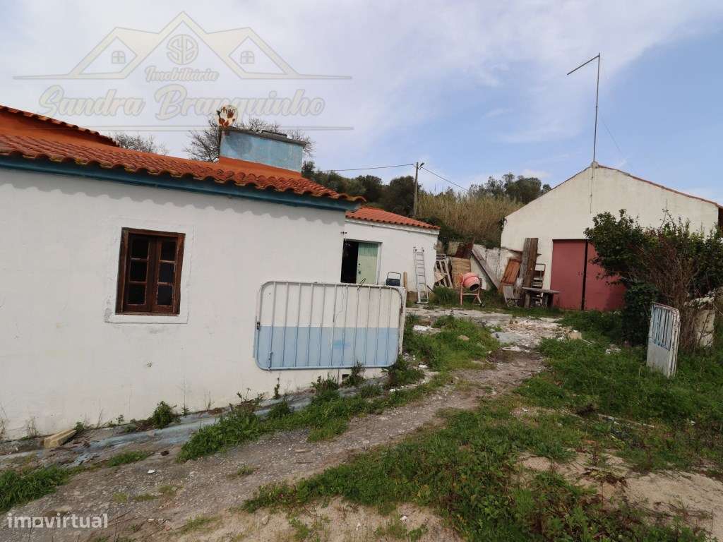 Moradia T3 com garagem e terreno 4120m2-14