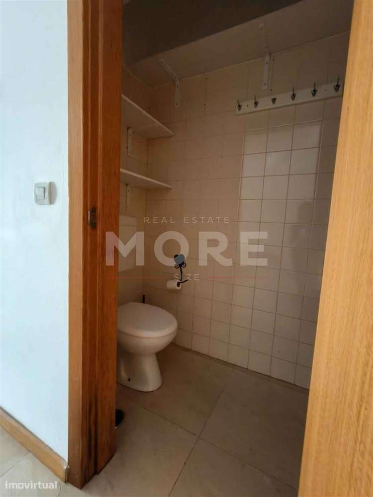 Espaço comercial no Centro Histórico de Évora, junto ao Teatro Garcia-7
