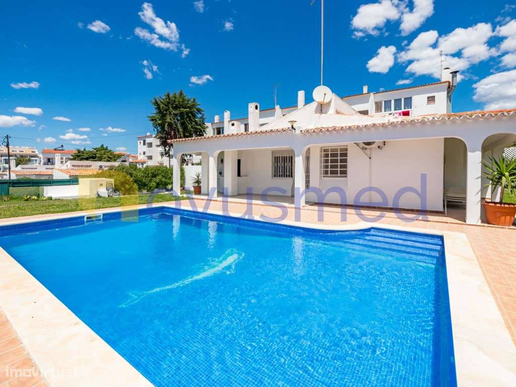 Moradia com Piscina na Zona Premium Areias São João, Albufeira-8