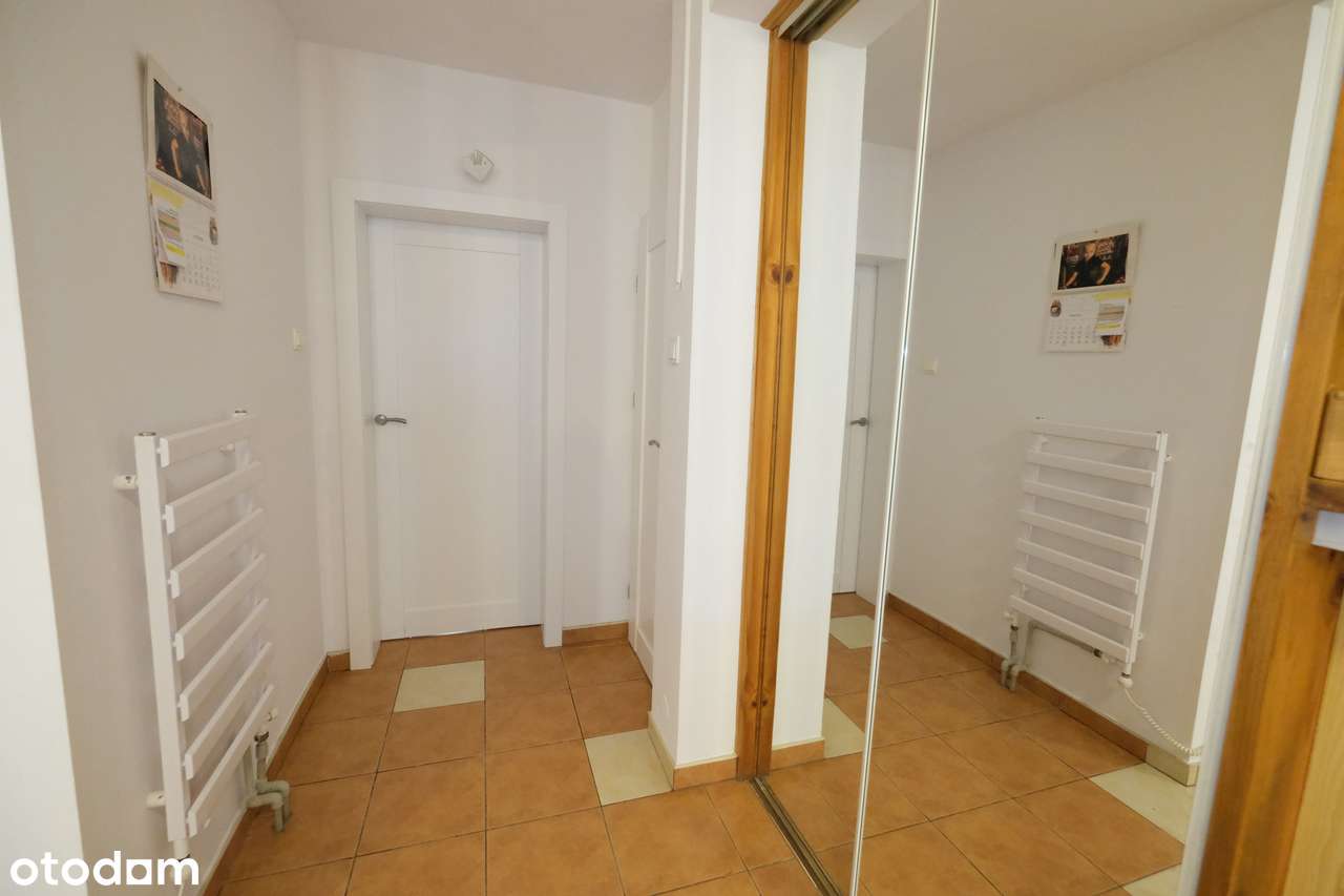 Klasyczny dom w zabudowie szeregowej na osiedlu Jaroszówka przy lesie-10