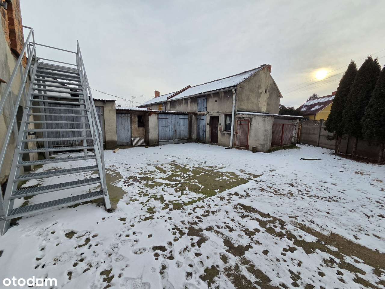 Dom bliźniak z garażem, budynkami gospodarczymi i piwnicą w Śmiglu-5