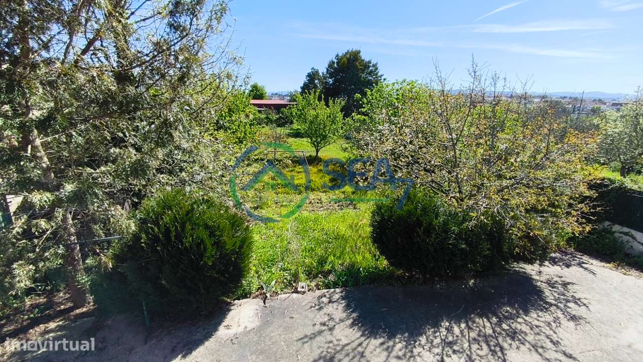 Moradia T6 com grande terreno, Meadela-40