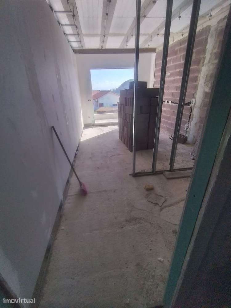 Moradia t-4 em construção pederneira -Nazaré com piscina const de luxo-14