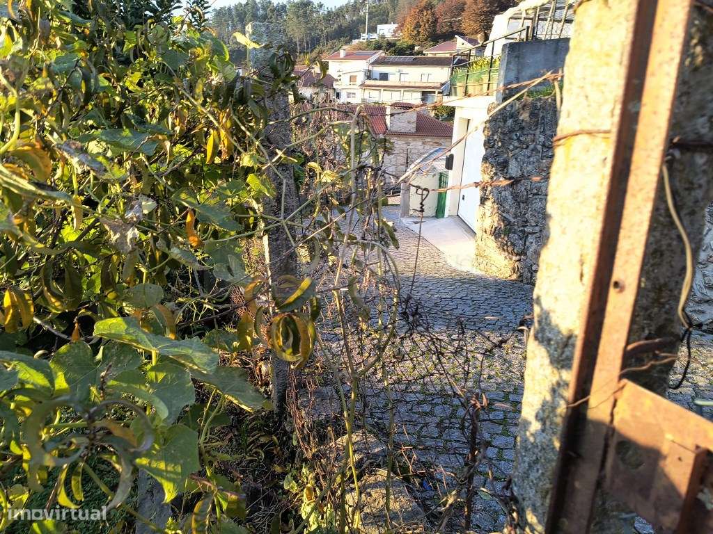 Terreno com casa para restaurar-4