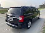 Chrysler Town & Country - 25