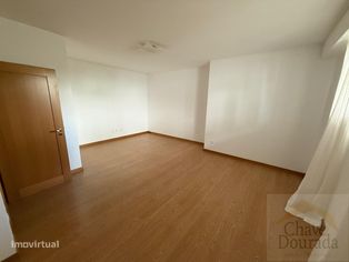 Apartamento T2 com garagem e arrumo - junto à Solum - Grande imagem: 4/12
