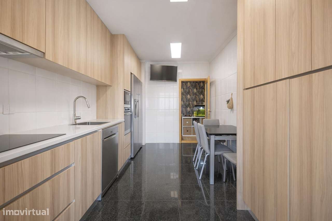 Apartamento T2 RENOVADO com Varanda e Garagem Box – Ermesinde-8