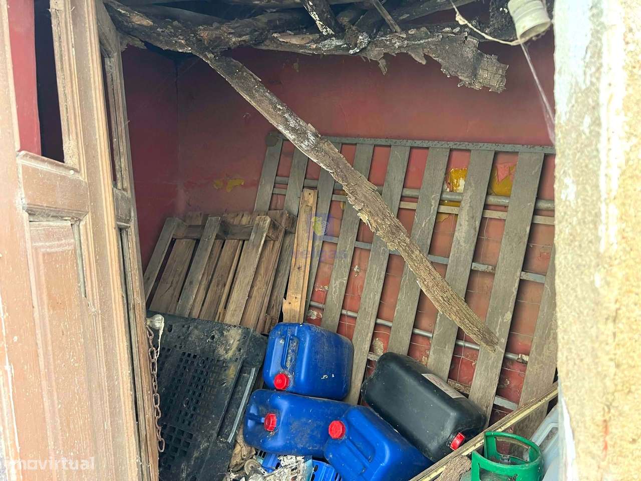 Baixa de Preço !!!! Villa para Recuperação na Labrujeira - Ventosa - A-28