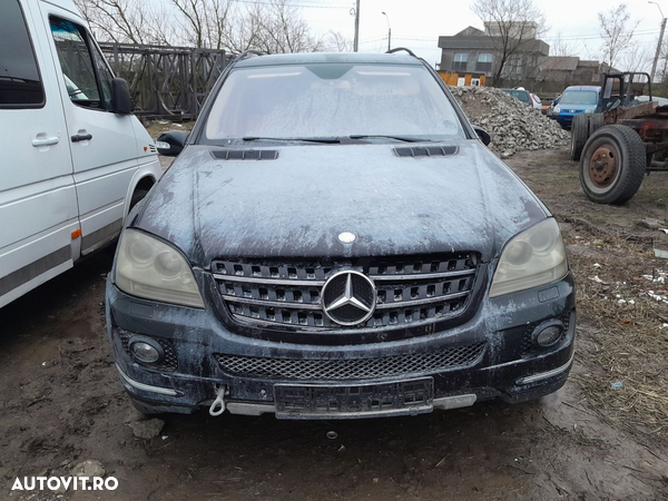 Dezmembrari  Mercedes-Benz ML / M-CLASS (W164)  2005  > 0000 ML 350 4 - 3