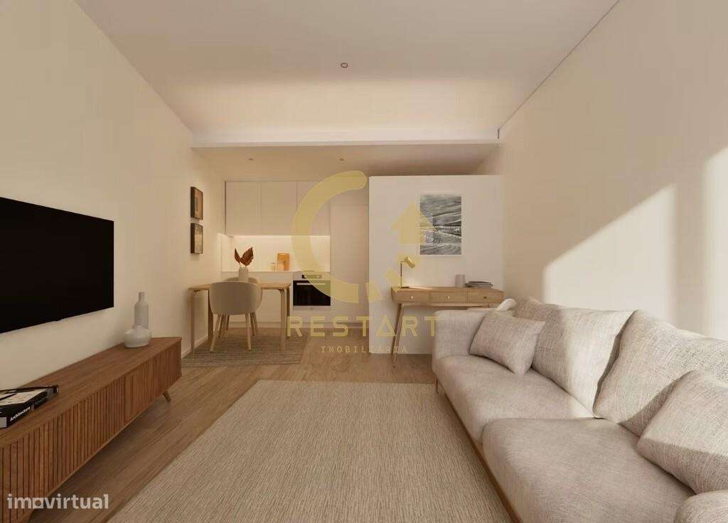 Studio T0 com varanda e lugar de garagem em Costa Cabral - Grande imagem: 4/29