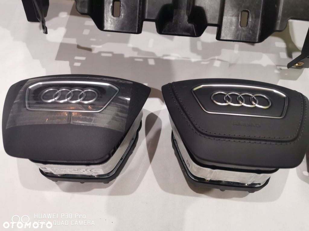 Audi E tron - konsola  2 x airbag - 6