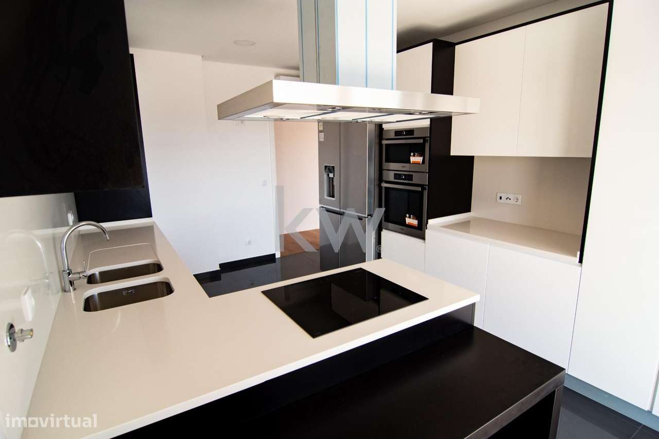 Oportunidade nas Colinas: T3 com Estilo, Luz Natural e Estacionamento-10