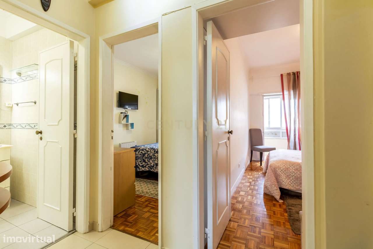 Apartamento T2 com Vista Rio | 2 Varandas / Zona Tranquila e Excelente-11