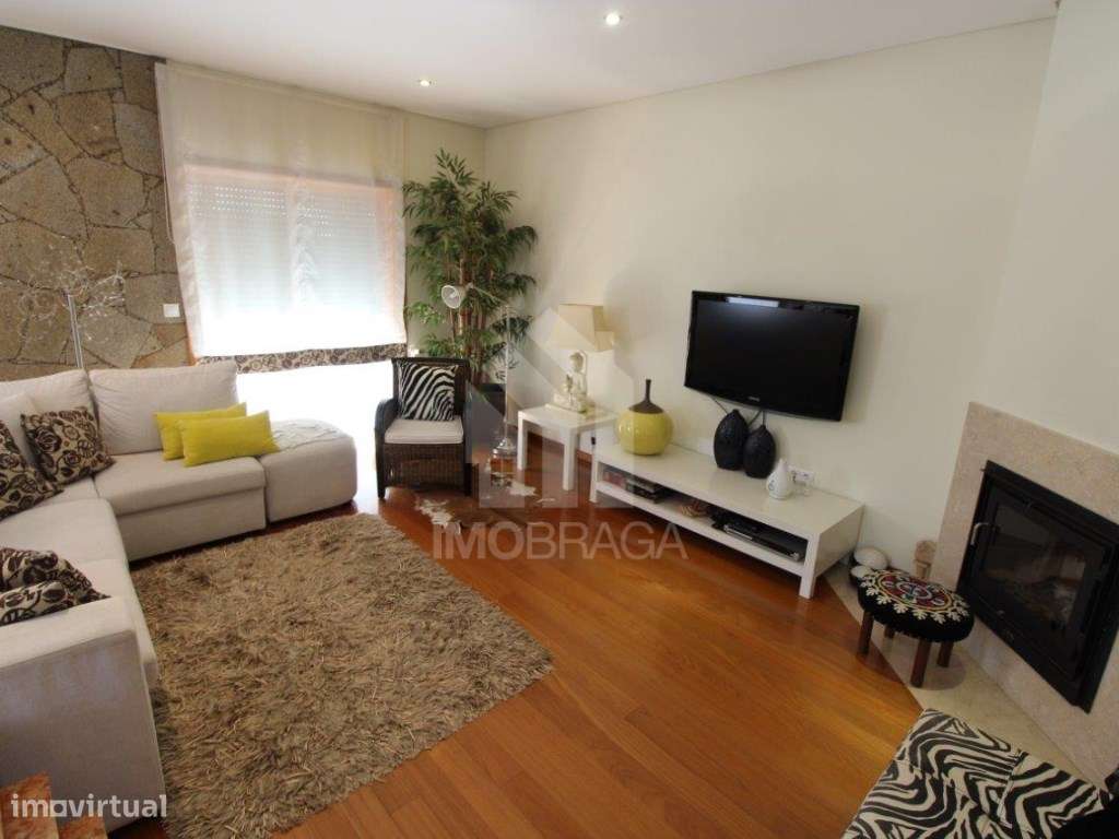 Moradia Geminada T4 + Escritório com Piscina em Rendufe, Amares Exc... - Grande imagem: 5/60