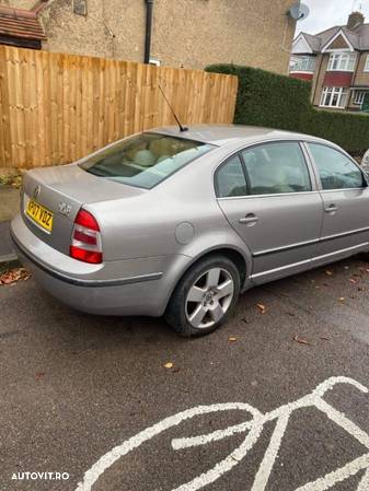 Dezmembrez Skoda Superb 1 - 4