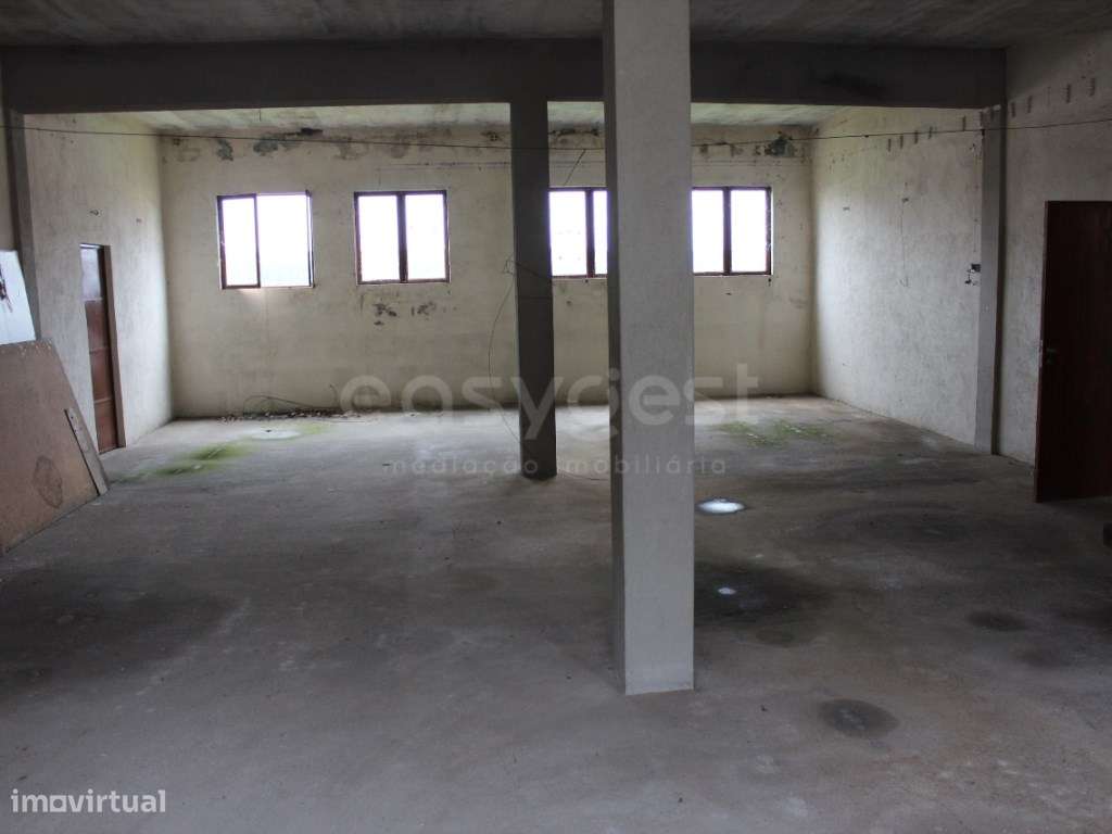 Terreno com 900m² e Armazém com Vista Serra da Estrela e Excelente ... - Grande imagem: 5/15