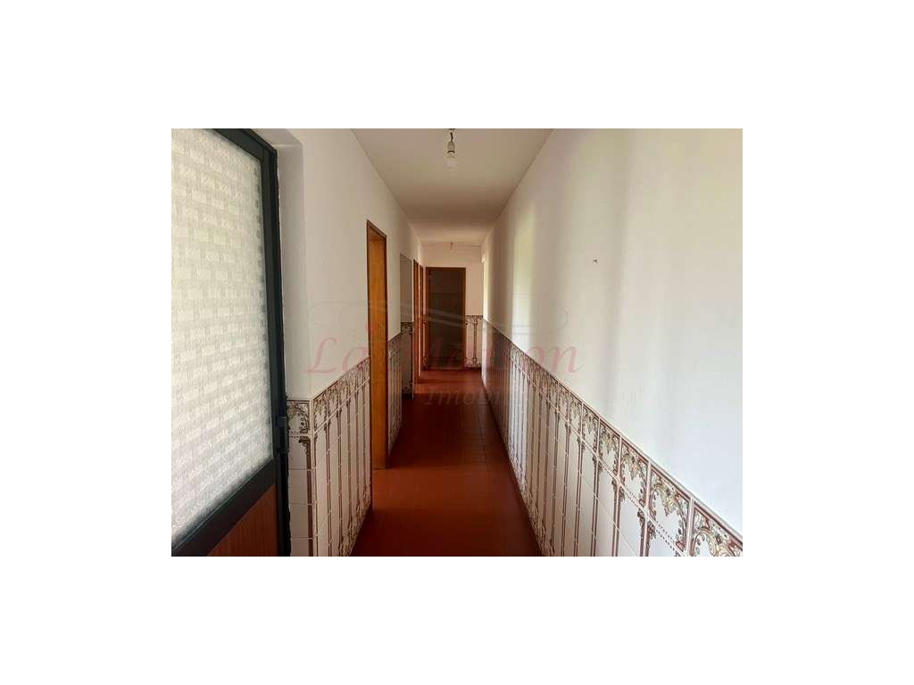 Excelente Apartamento T3 em Casal de Cambra-13