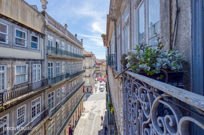 Prédio Histórico na Rua do Almada baixa do Porto-33