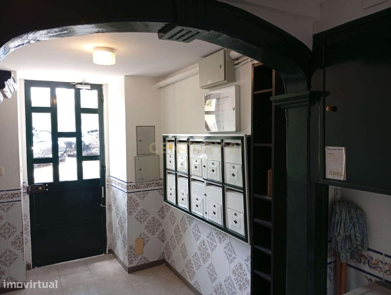 Apartamento para remodelação total situado na zona oriental (a 10m a p-13