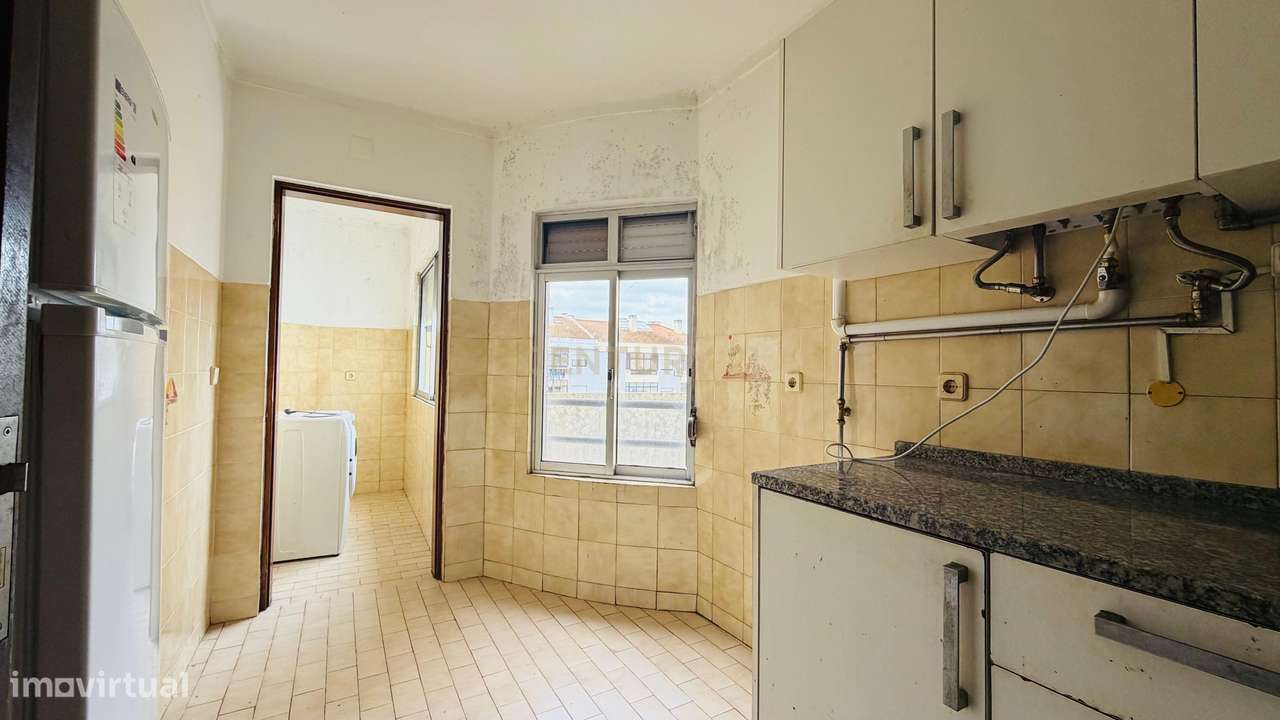 Apartamento T4 com Varanda e Arrecadação, no Centro do Pinhal Novo-6