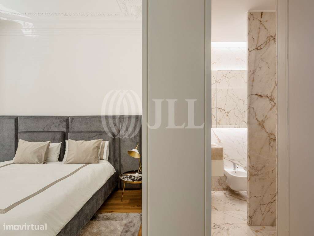 Apartamento T3+2 com jardim, em pleno Castelo, Lisboa-45