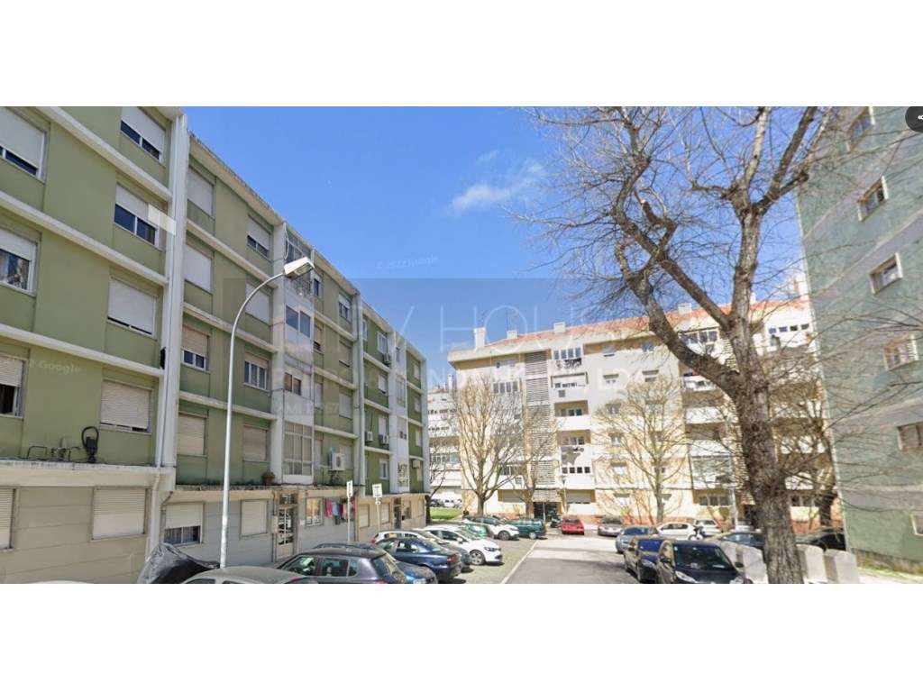 Apartamento T2 Benfica Rua Actriz Maria Matos n15 R/c-11