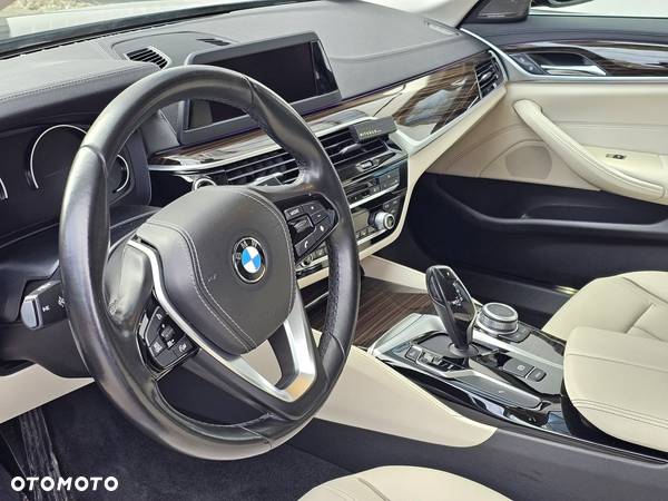BMW Seria 5 520d Luxury Line - 14