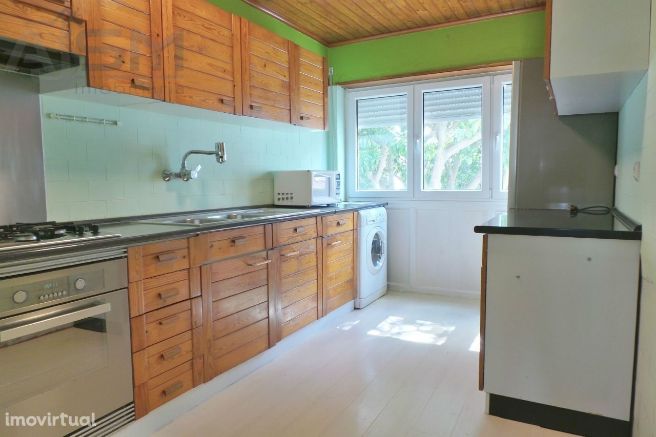 Parede - Apartamento T2 mobilado com cozinha equipada muito soalheiro