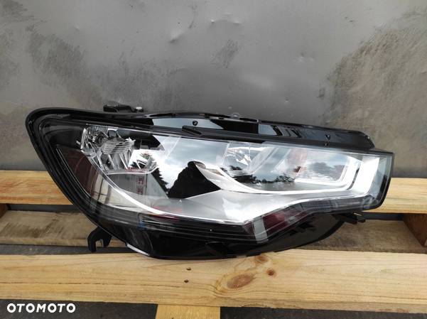 LAMPA PRAWA REFLEKTOR PRAWY AUDI A6 C7 HELLA - 1