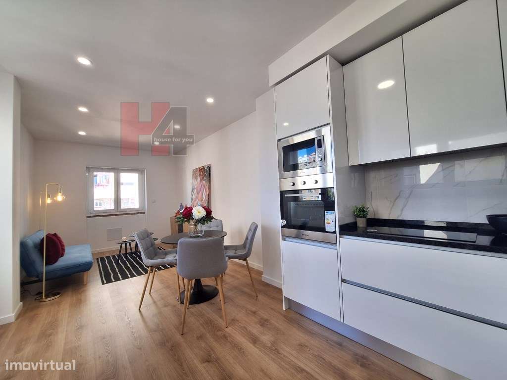 Apartamento T3 totalmente remodelado em Benfica-0