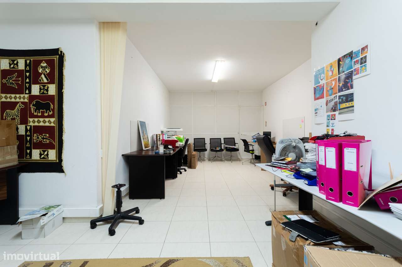 Escritório Versátil de 137m² em São Domingos de Rana!-22
