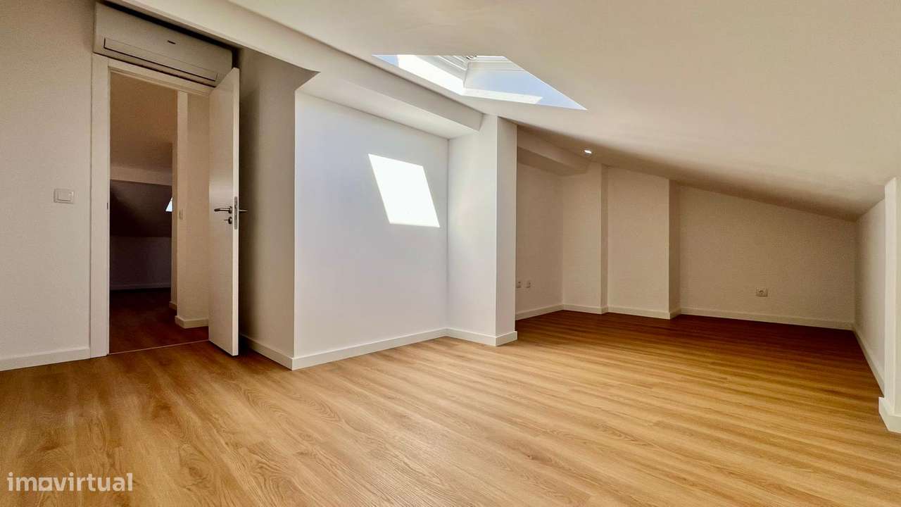 Apartamento T3+1 Duplex | 154 m² | Totalmente Remodelado | Queluz-35