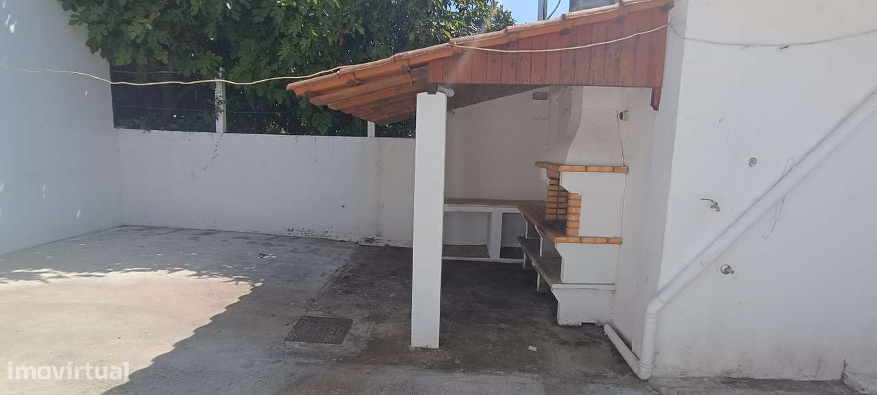 Moradia V5 com logradouro e 10 boxes para cavalos-43