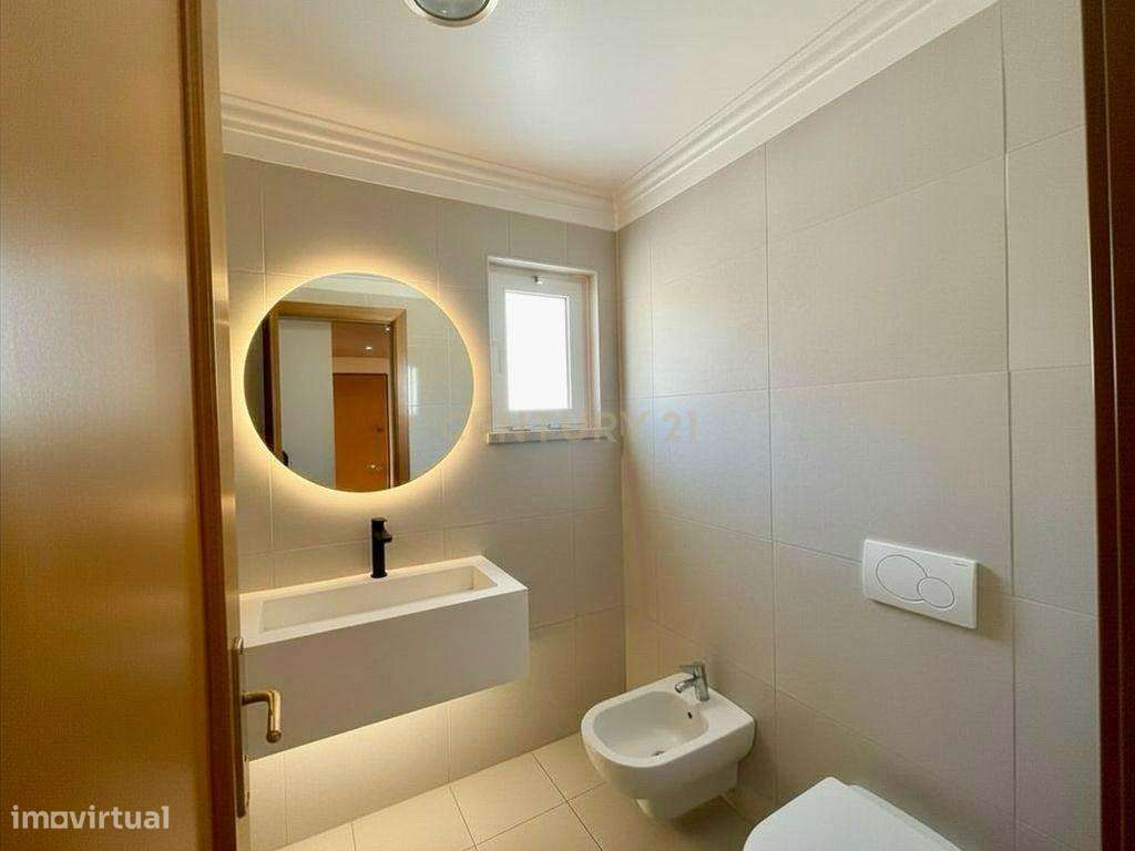 Espaçoso T3 em Vale Flores de Baixo, Parqueamento, Arrecadação e Varan - Grande imagem: 4/27