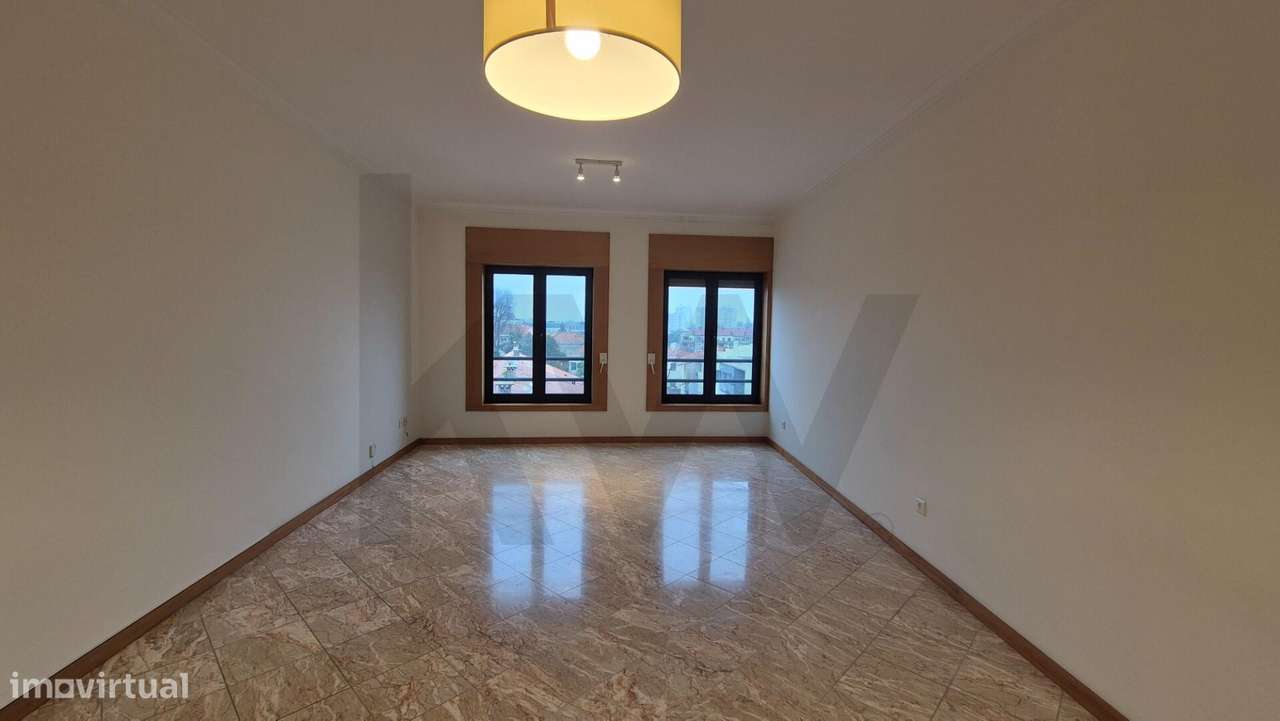 Excelente T2 na Rua Ciríaco Cardoso – Conforto e Centralidade no Porto - Grande imagem: 2/18