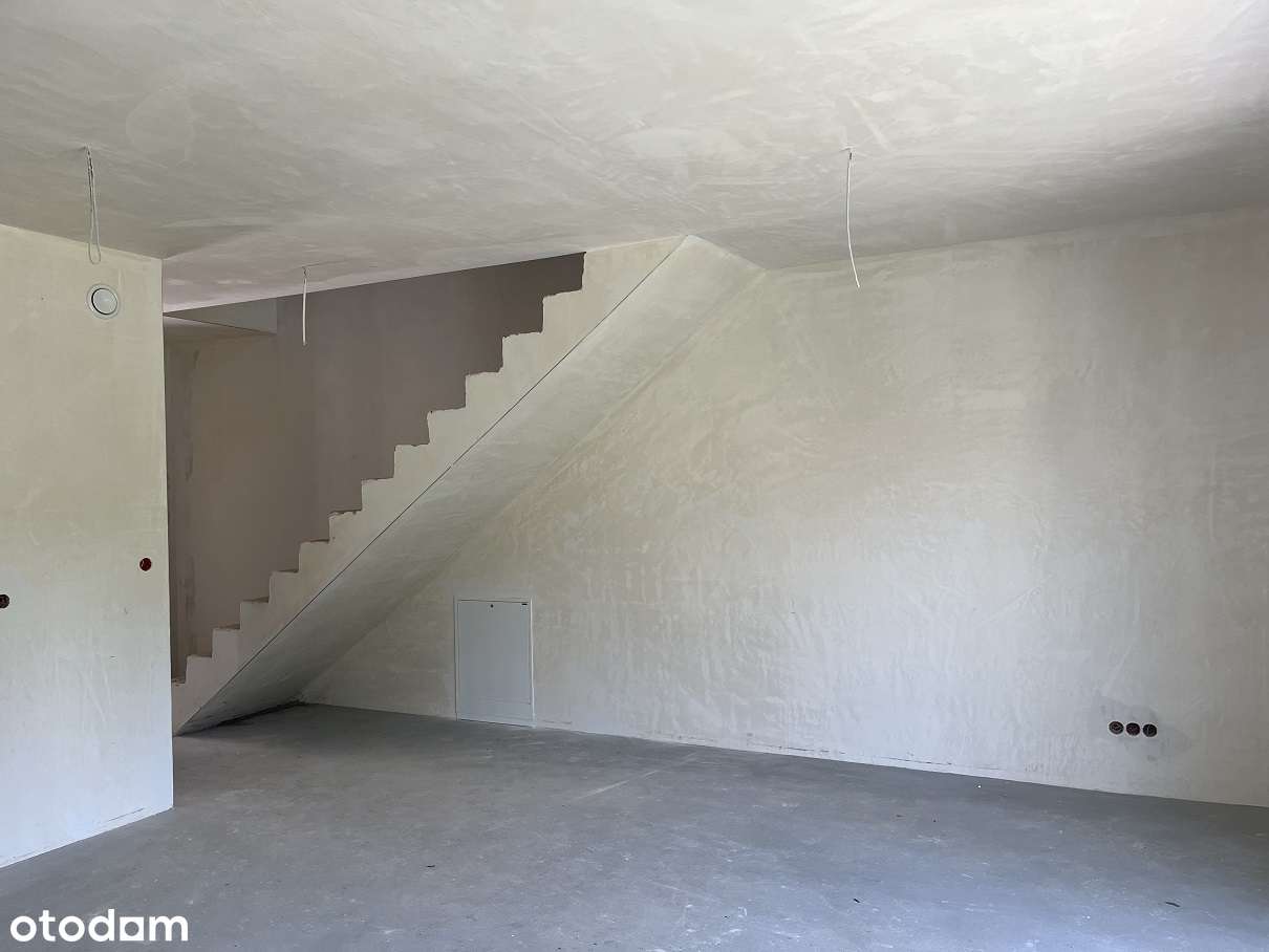 W CENIE MIEJSCE POSTOJOWE ZEWNĘTRZE PLUS PODDASZE 50 MKW !-10