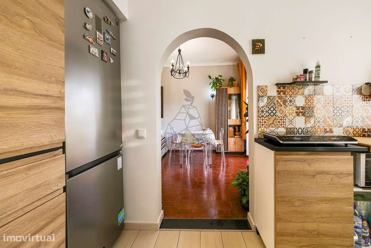 T2 em Bemposta com arrecadação privativa e terraço comum espaçoso  - A-11