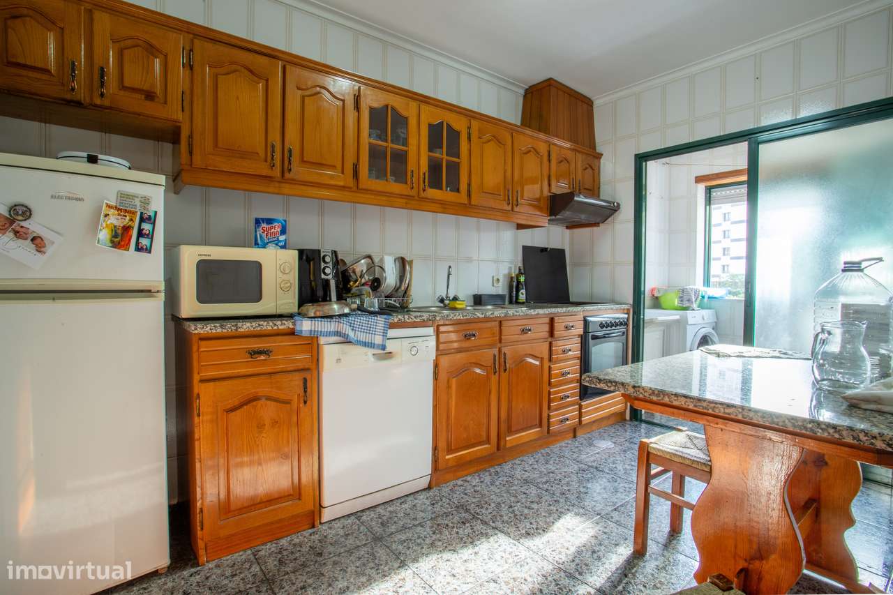 T2 +1 com 102 m² | Varanda | Perto do Metro e Baixa Ribeirinha-4