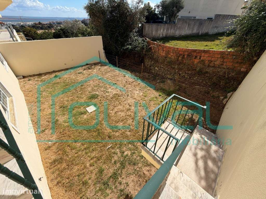Moradia Tipologia T4 com Garagem e Logradouro-34